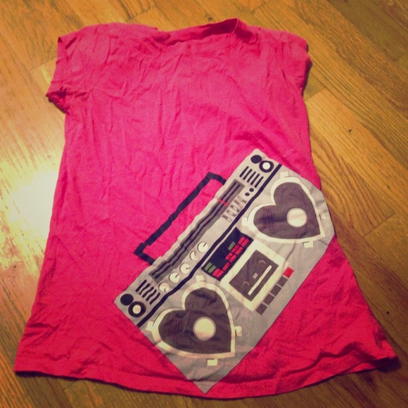 Graphic tee