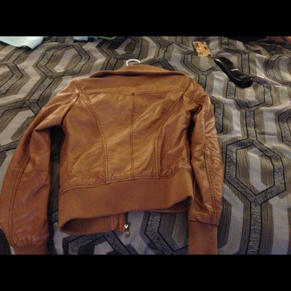 Leather jacket - Picture 3 of 3