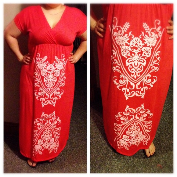 Dresses & Skirts - ✨FLASH SALE✨Coral Maxi