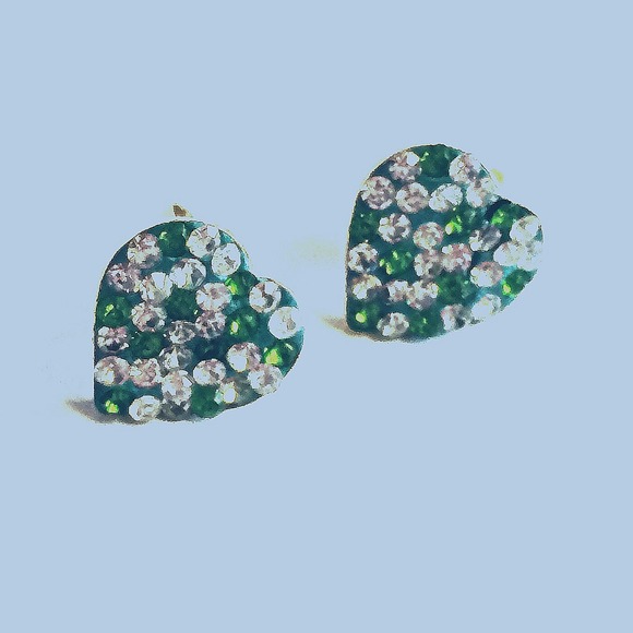 Beautiful Australian Crystals Hearts studs - Picture 2 of 2