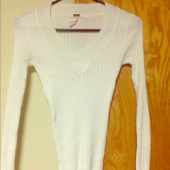 White v-neck sweater