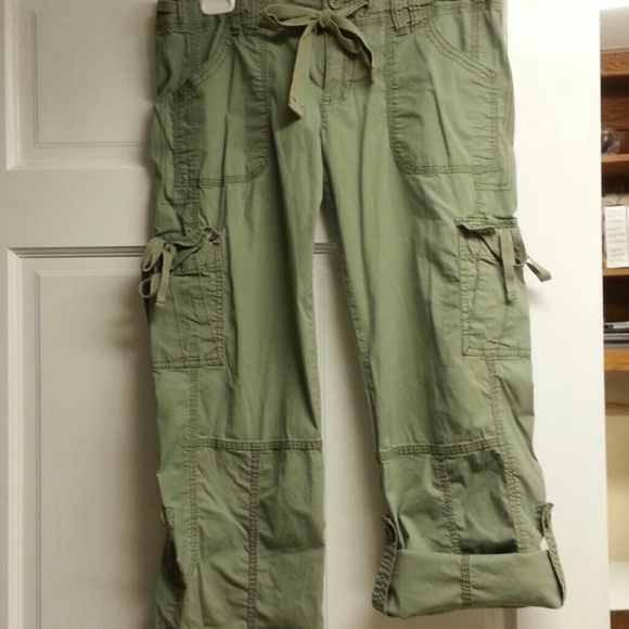 Cute cargo/capri pants
