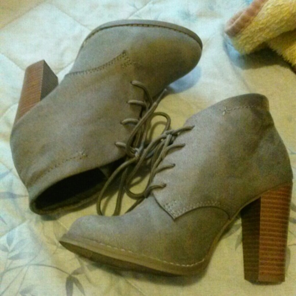 NWOT Ankle Boot Heels