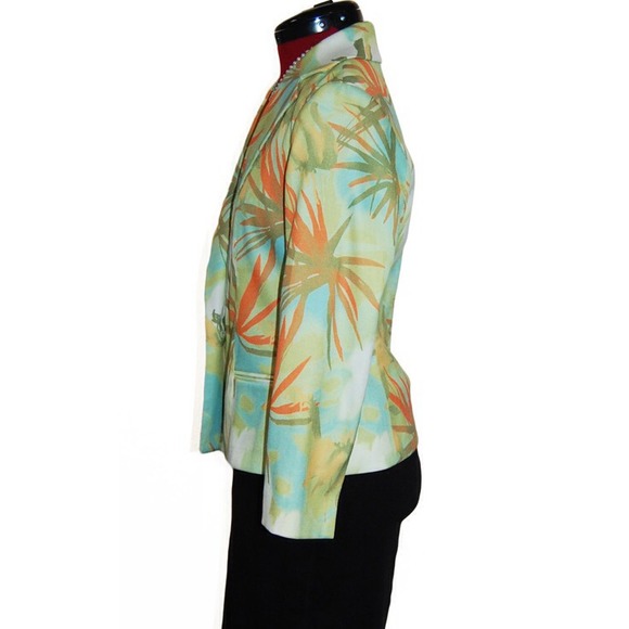 Andre Oliver Pastel Floral Blazer - Picture 2 of 3