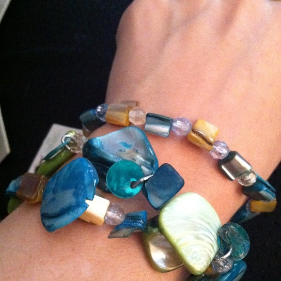 *******Sold in bundle*****Shell like bracelet - Picture 2 of 2