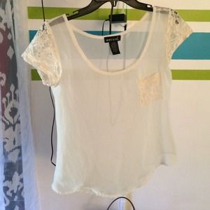 Wet seal white top