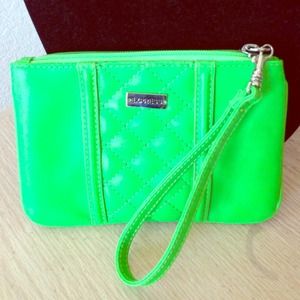 Express wristlet bag