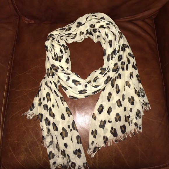 Leopard scarf