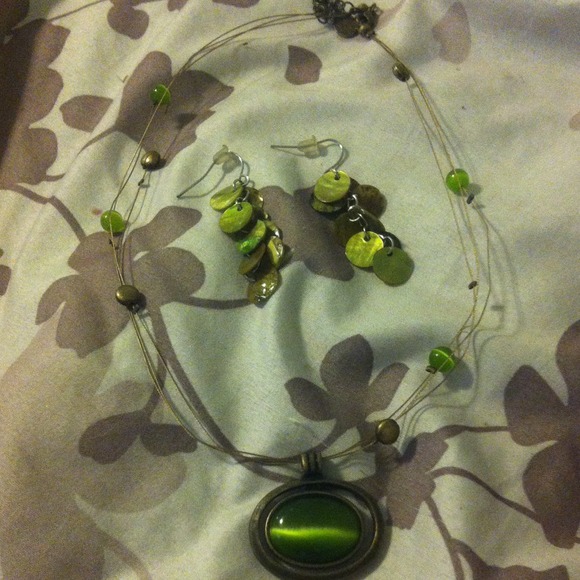 Necklaces - Picture 4 of 4
