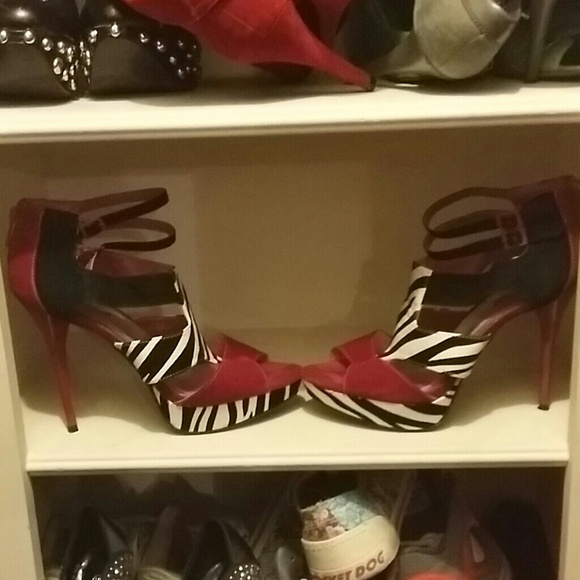 Size 10 strappy zebra and dark fuschia stilletos