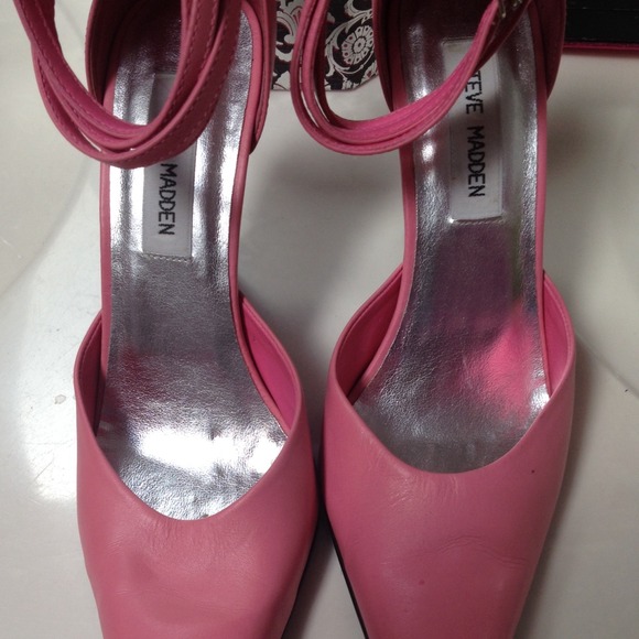 Steve Madden pump