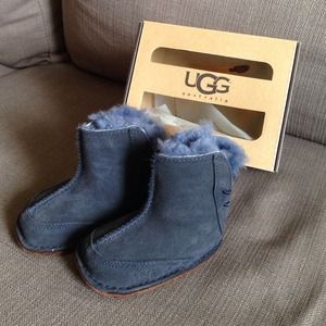 Infant UGG boots, Small