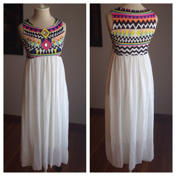 Dresses & Skirts - 🎀NEON PRINT WHITE MAXI DRESS🎀