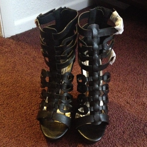 Shoes - Picture 2 of 3