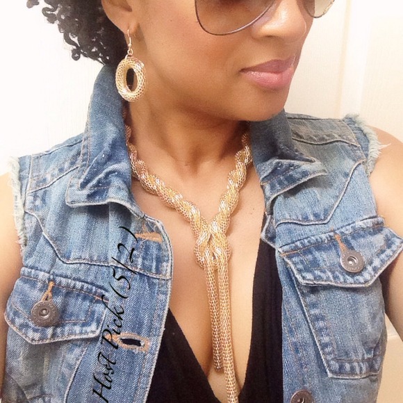 Jewelry - 🎀🌹HP (5/3)🌹Twisted Gold Necklace w/ Earrings