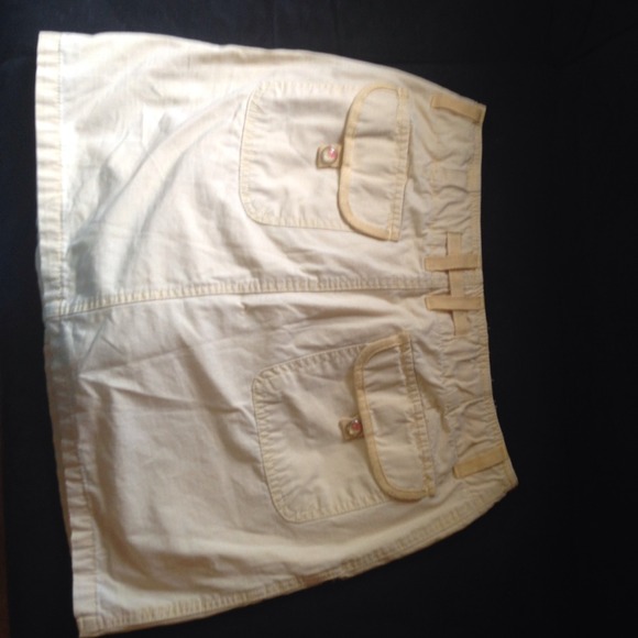 Lovely light yellow skort!🌺🌺🌺 - Picture 2 of 5