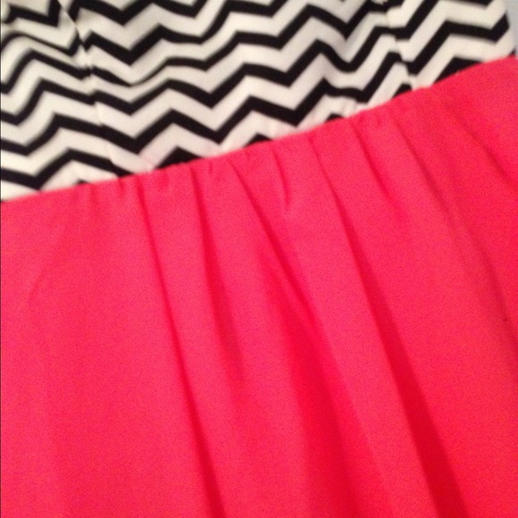 ✋SOLD✋Pink|Black|White High Low Summer Dress 💕 - Picture 3 of 4