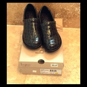 ***Price Reduced*** BNIB B.O.C walking shoes