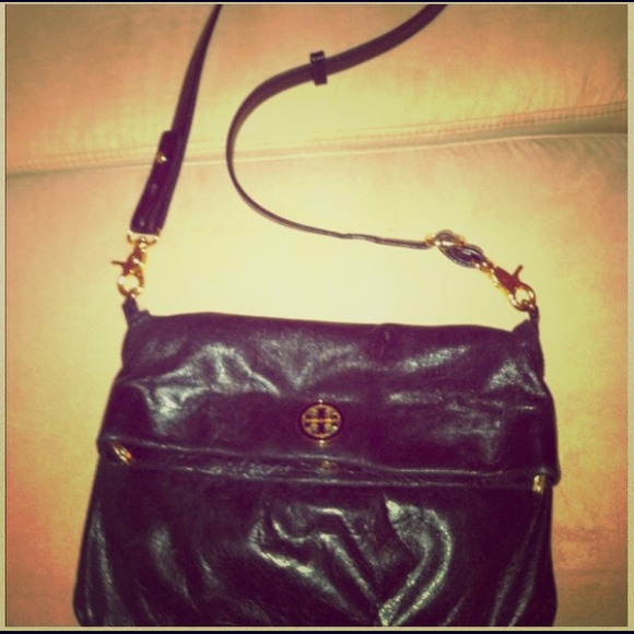 🔴SOLD🔴Tory Burch Dena messenger - Picture 1 of 3