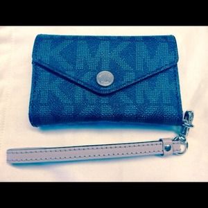 Michael Kors iPhone wristlet/wallet