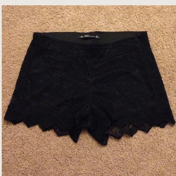 Zara lace shorts
