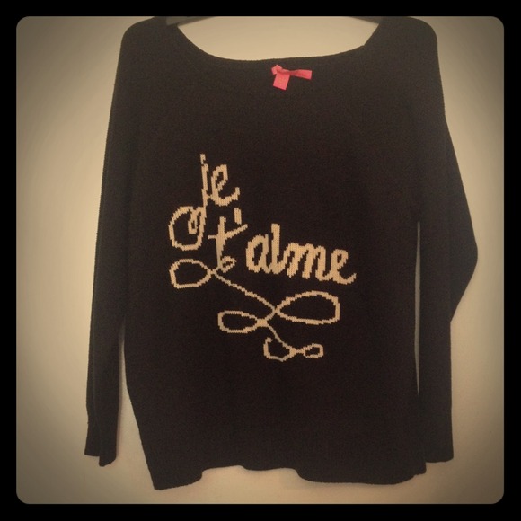 Je T'aime Sweater NWOT