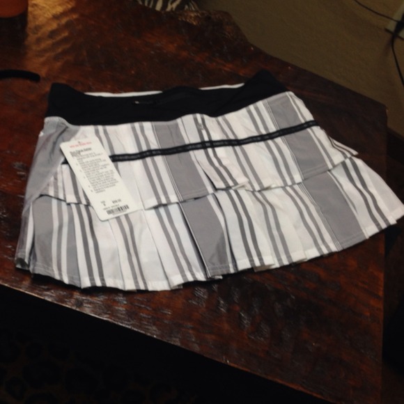 Lululemon NEW w/tags size 8 skirt