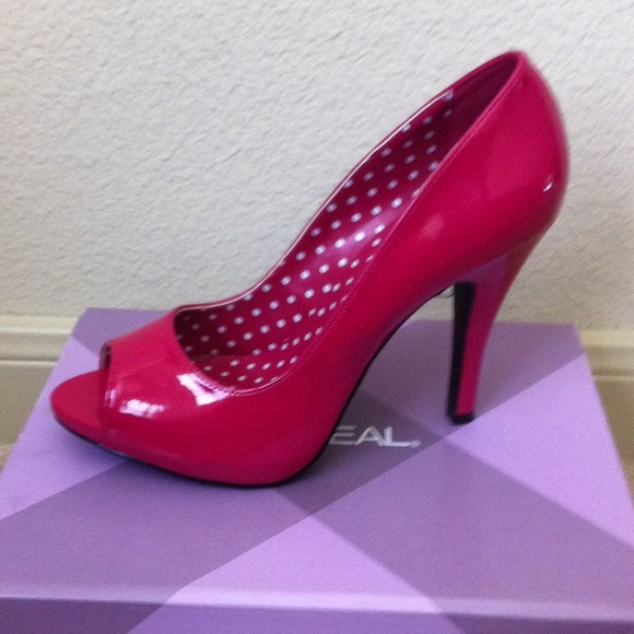 FUSCHIA HIGH HEELS - Picture 2 of 4