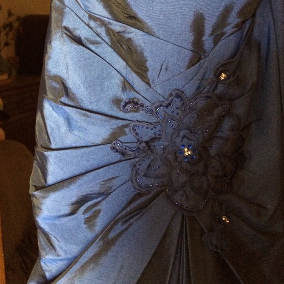 Dress - Picture 3 of 3