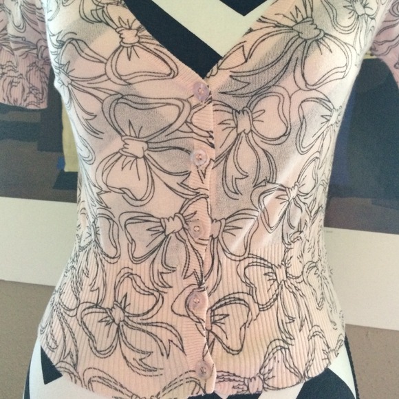 *SOLD*Blush bow cropped cardigan - Picture 2 of 2