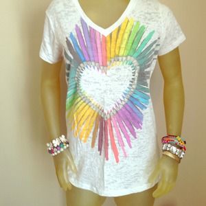 Delia's graphic v neck