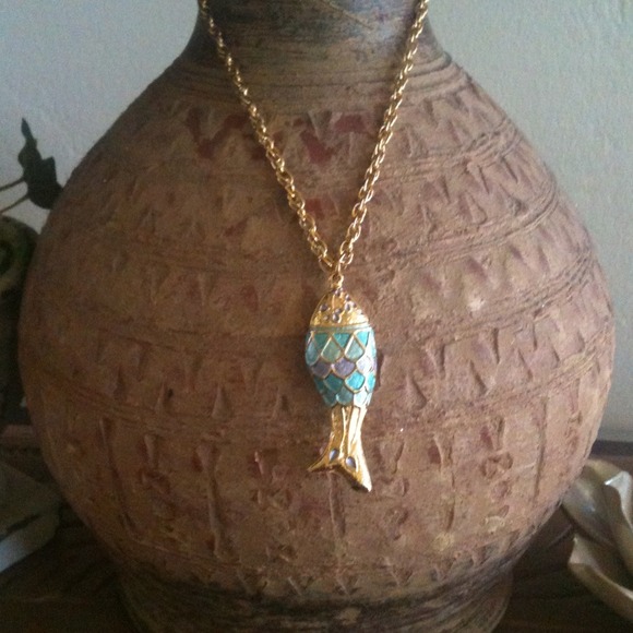 Fish gold necklace - Picture 2 of 2