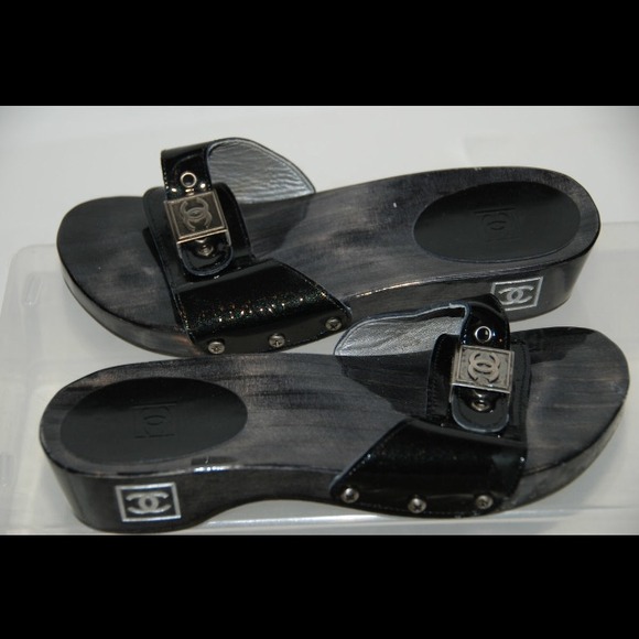 🚫SOLD🚫CHANELS *SOLD*PATENT LEATHER WOOD OPEN TO