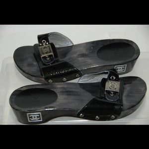 🚫SOLD🚫CHANELS *SOLD*PATENT LEATHER WOOD OPEN TO