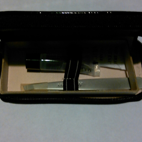 Premium Tweeze and Soothe Set