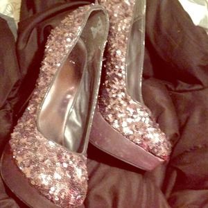 Silver/grey sequin 4 in. hills