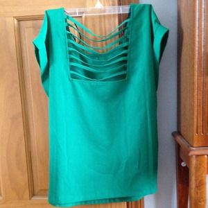 🌻BUNDLED🌻green one pocket shirt