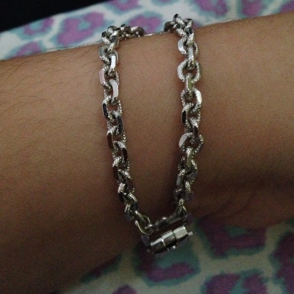 Silver name plate bracelet - Picture 2 of 4