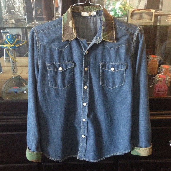 💥Final Sale💥Chambray shirt with camo from LF!