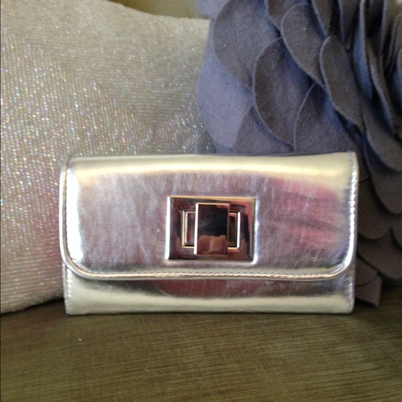 💗Silver Metallic Clutch lined in Hot Pink!💗 NWOT