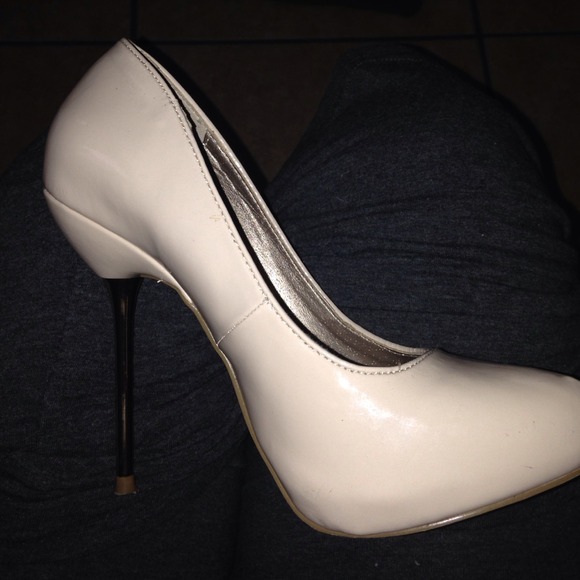 Nude Stilettos w/ Gold Heel - Picture 2 of 3