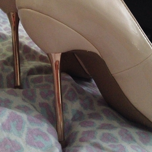 Nude Stilettos w/ Gold Heel - Picture 3 of 3