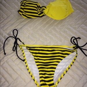 Bee sexy swim suite 🐝🐝😊
