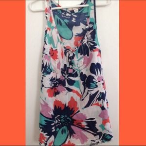 Floral tank top with buttons!