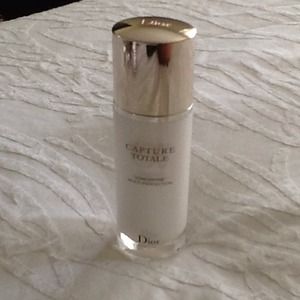 Bundled. Dior capture totale serum