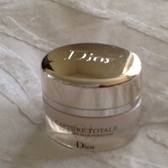 Bundled Dior capture totale eye cream - Picture 1 of 1