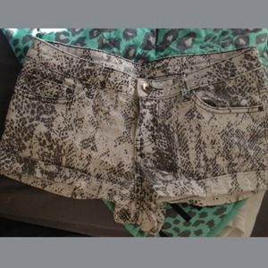 Grey & white snake skin shorts!