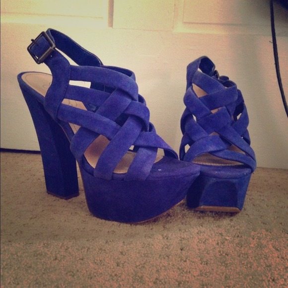 Jessica Simpson platforms