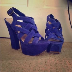 Jessica Simpson platforms