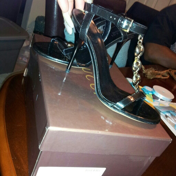 *SOLD*  AUTHENTIC Gucci Heels